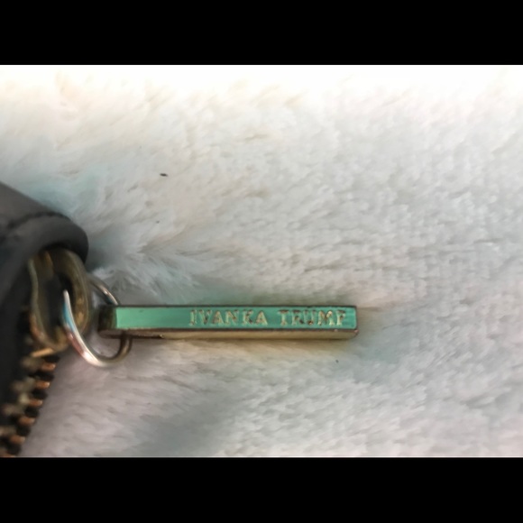 Ivanka Trump Blair Clutch Wallet. - Picture 4 of 4